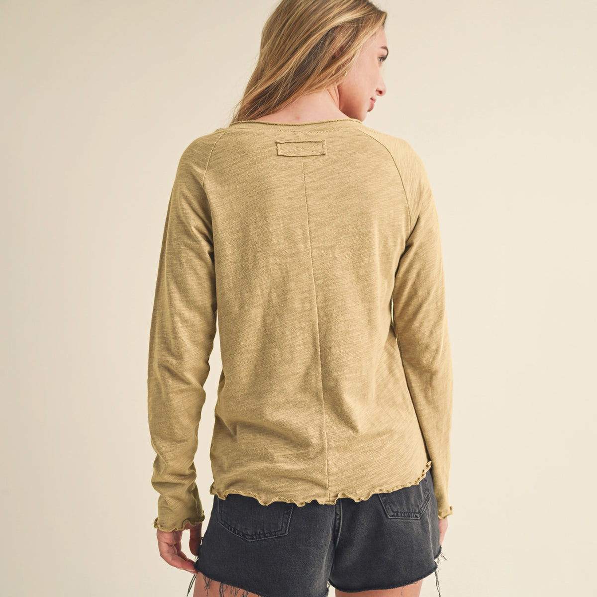 Cacia Tee