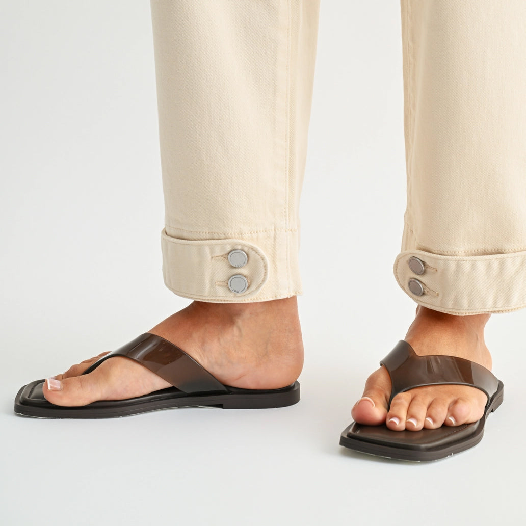 Button Hem Barrel Jeans