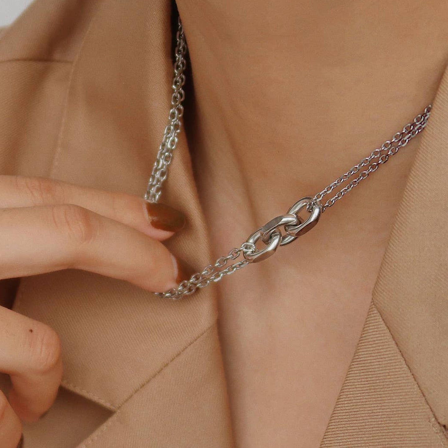
                  
                    18k White Gold Links Necklace
                  
                